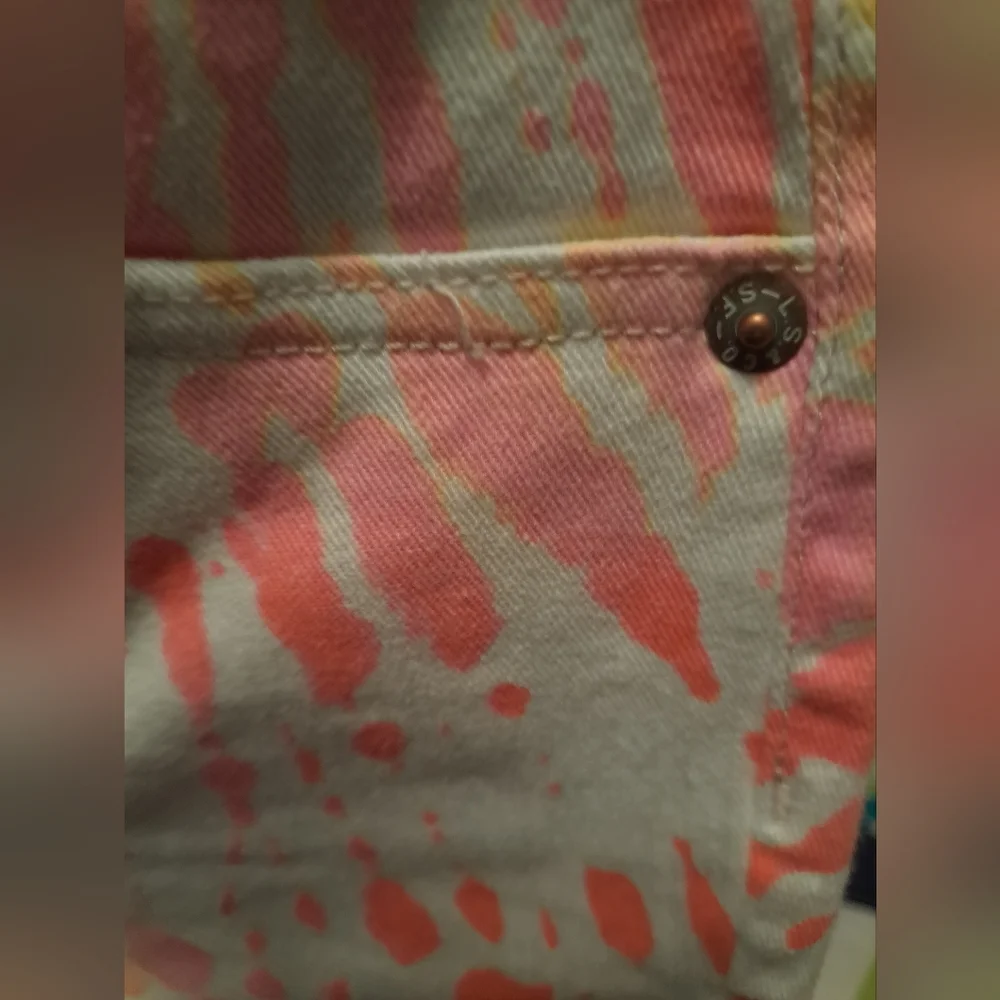 Girl's Levi's Shorty Short Tye Dye Levis NWT - Picture 4 of 4